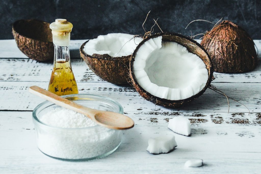 démaquillant à l'huile de coco